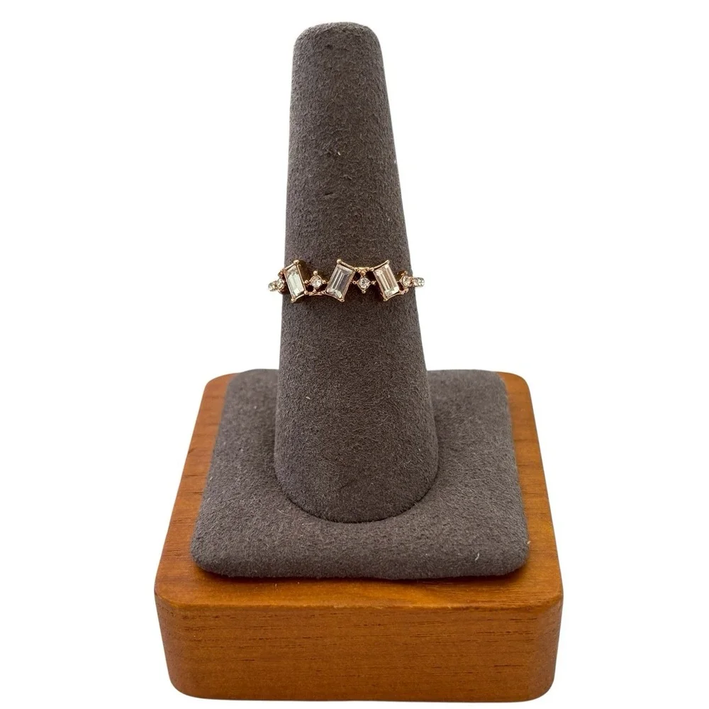 Baguette Band Ring Gold Tone Size 7.25 Icy Clear Rhinestones‎ Dainty Timeless